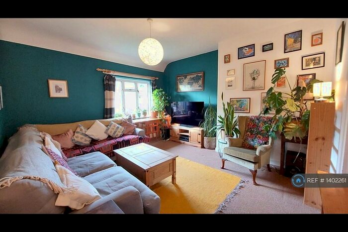 3 Bedroom Maisonette To Rent In Furneaux Avenue, London, SE27