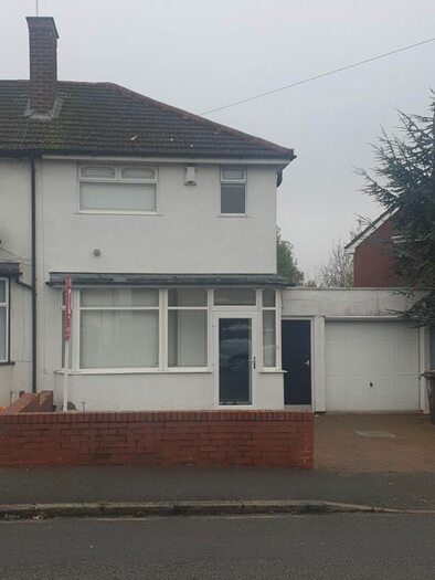3 Bedroom Semi-Detached House To Rent In Croftdown Road, Solihull, Birmingham, B92