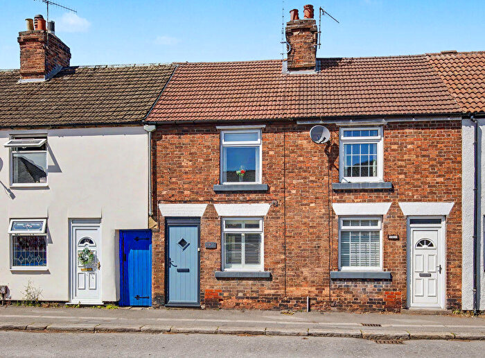 2 Bedroom Terraced House For Sale In Chatsworth Road, Chesterfield, S40