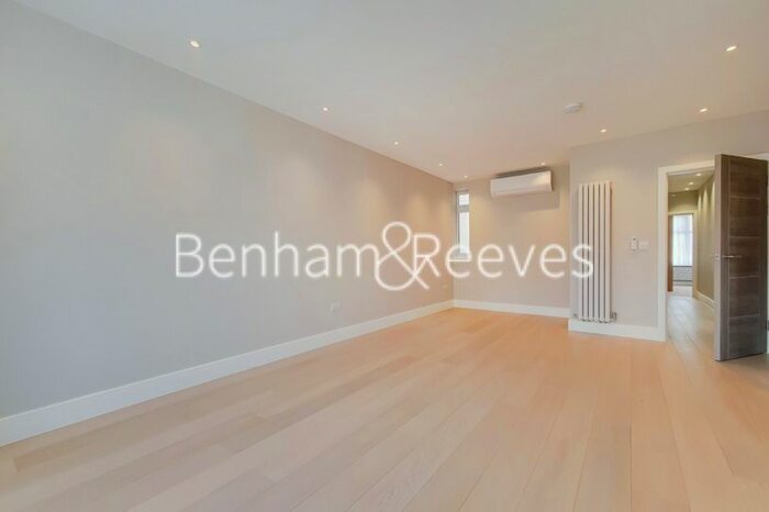 3 Bedroom Flat To Rent In The Drive, Golder Green, NW11