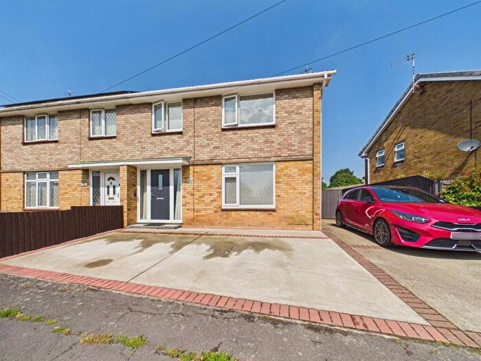 3 Bedroom Semi-Detached House For Sale In Chatsworth Drive, Louth, LN11