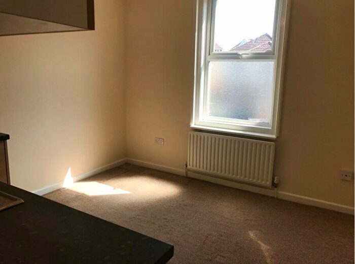 1 Bedroom Flat To Rent In Charminster Road, Bournemouth, BH8