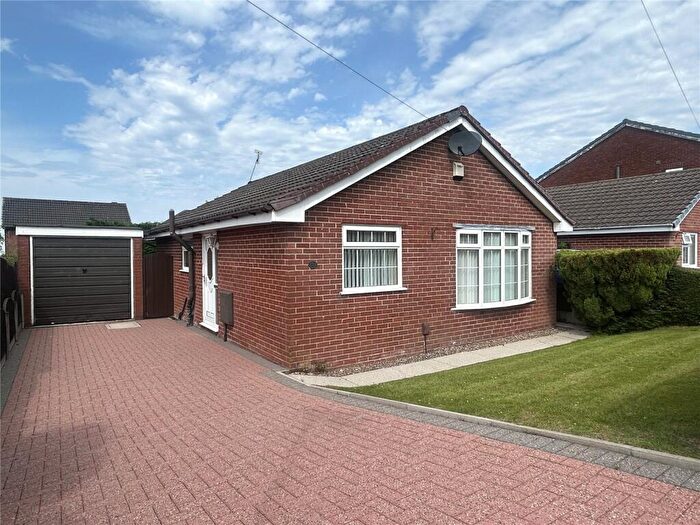 2 Bedroom Bungalow For Sale In Peak Close, Moorside, Oldham, OL4