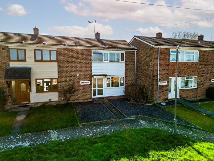 3 Bedroom Terraced House For Sale In Cotswold Green, Aylesbury, HP20