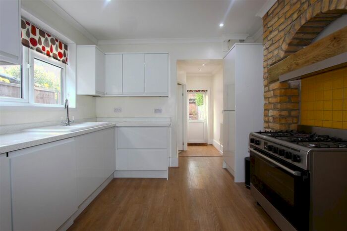 2 Bedroom Flat To Rent In Westbury Avenue, Wood Green, N22
