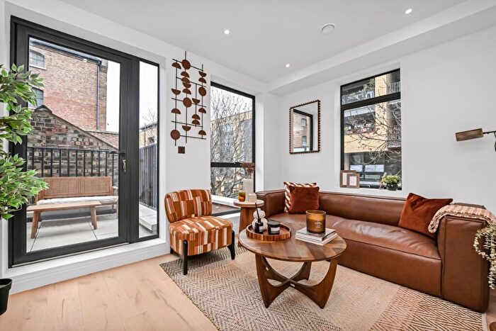 3 Bedroom Terraced House For Sale In Morris Road, London, E14