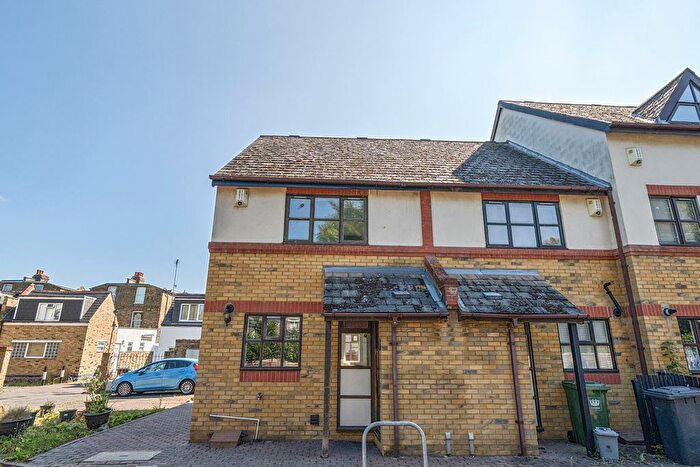 2 Bedroom End Of Terrace House For Sale In Burleigh Walk, London, SE6