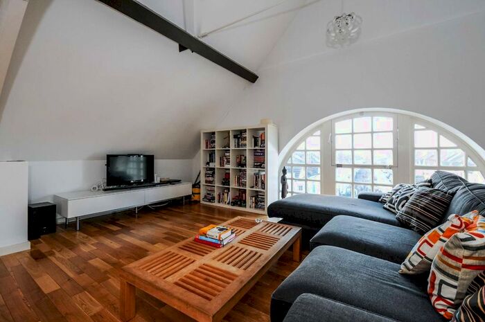 2 Bedroom Flat To Rent In Craven Gardens, London, SW19