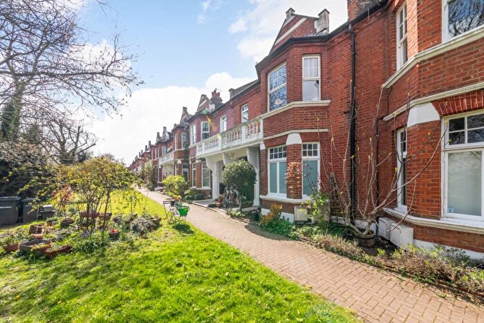 2 Bedroom Maisonette For Sale In Lawrie Park Road, Sydenham, London, SE26