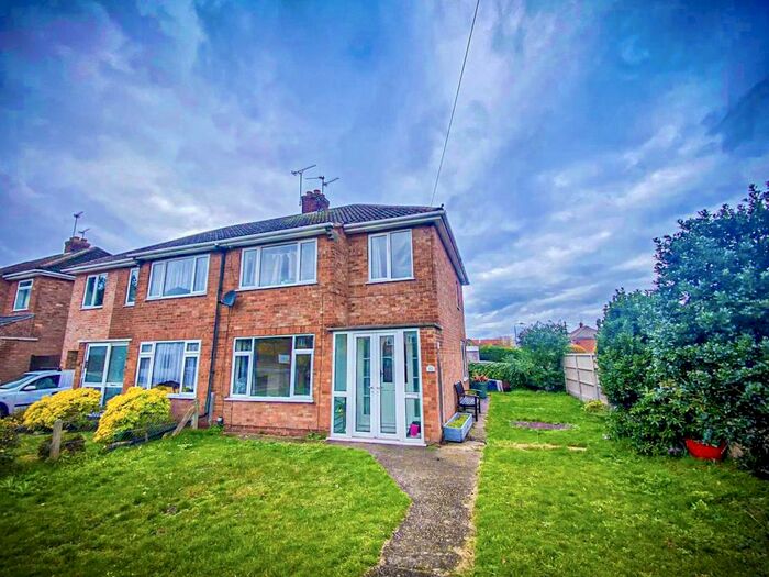 3 Bedroom Semi-Detached House To Rent In Hykeham Road, Lincoln, LN6