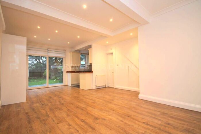 4 Bedroom Terraced House To Rent In Stanley Avenue, New Malden, KT3