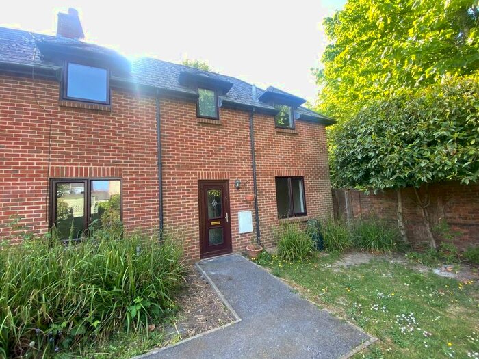 2 Bedroom End Of Terrace House To Rent In Armstrong Close, Gosport, PO12