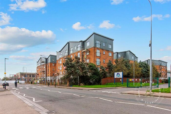 1 Bedroom Flat For Sale In Moorhead Close, Splott, Cardiff, CF24