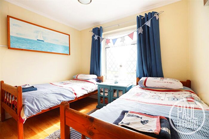 3 Bedroom Chalet For Sale In Seaview, Kessingland, NR33