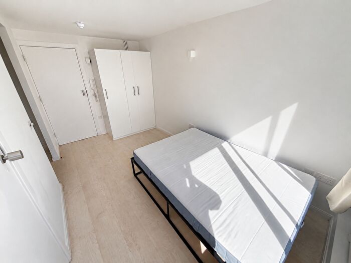 Studio To Rent In College Road, Harrow, HA1