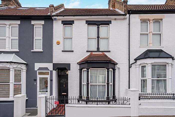 3 Bedroom Terraced House For Sale In Albert Road, Southend-On-Sea, SS1