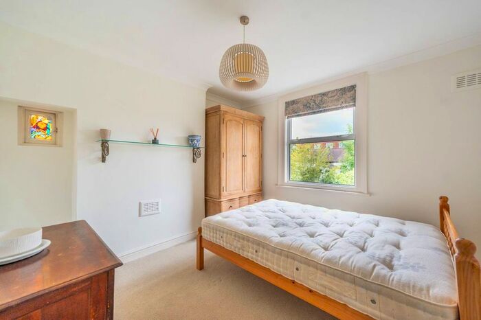 2 Bedroom Flat To Rent In Leghorn Road, Kensal Green, London, NW10