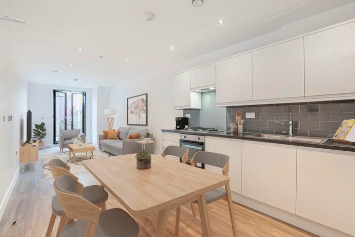 2 Bedroom Flat To Rent In Rye Lane, London, SE15