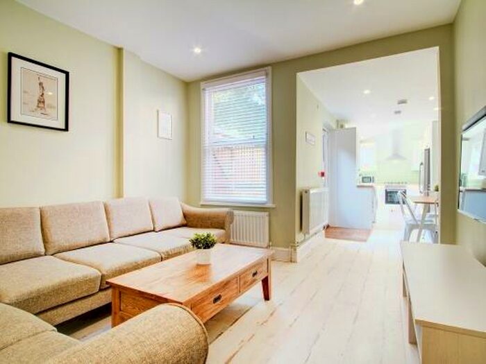 6 Bedroom Terraced House To Rent In Rothesay Avenue, Nottingham, NG7