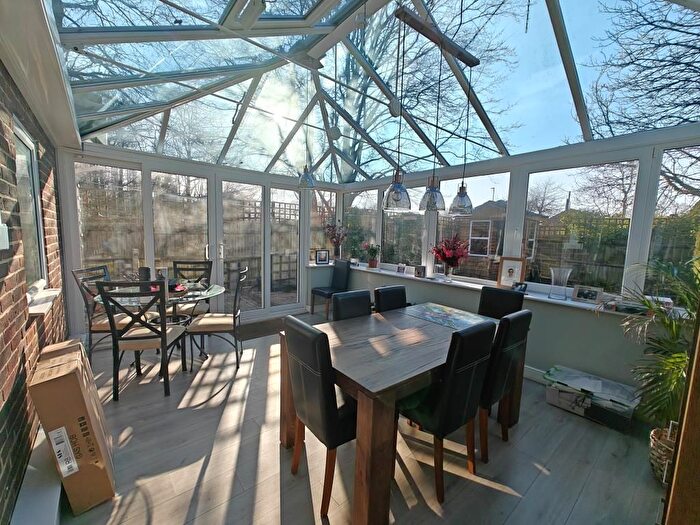 5 Bedroom Link Detached House To Rent In Picket Post Close, Martins Heron, RG12