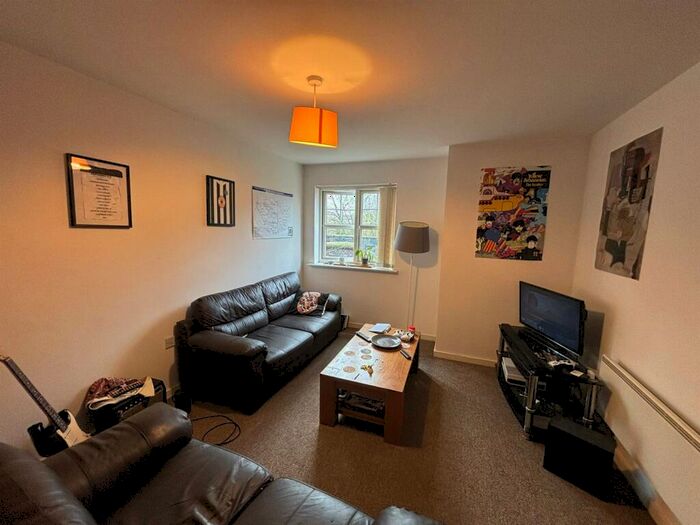 2 Bedroom House To Rent In Ladybarn Lane Manchester, M14