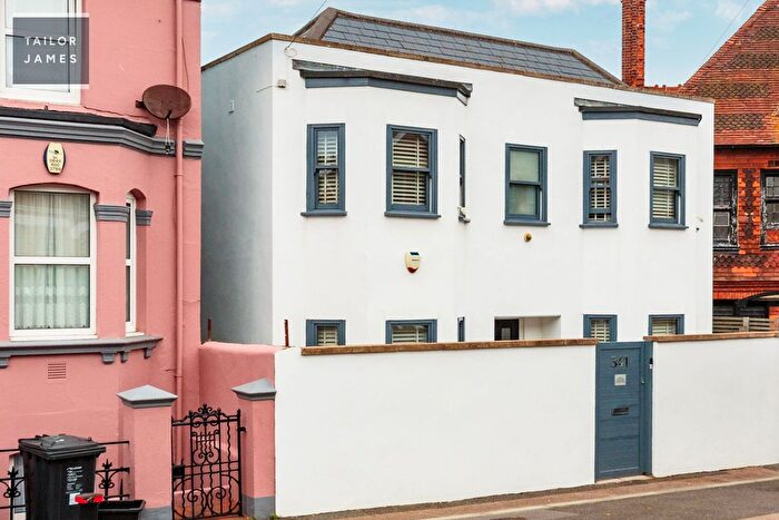 3 Bedroom Detached House For Sale In Queens Park Road, Brighton, BN2