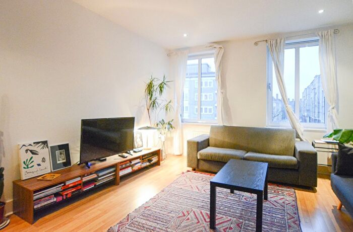 2 Bedroom Flat To Rent In Hoxton Street, Hoxton, N1