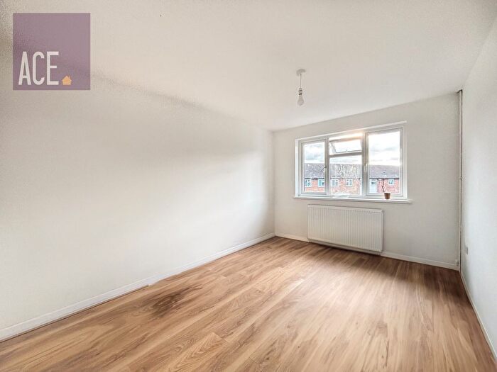 2 Bedroom Flat To Rent In Jersey Road, Hounslow, TW3