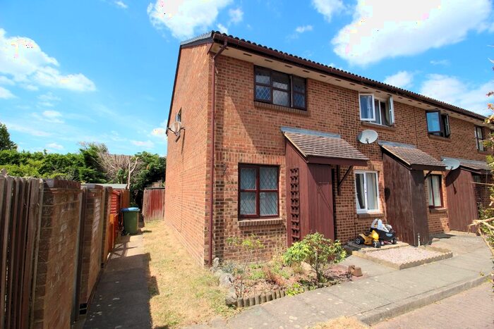 2 Bedroom End Of Terrace House To Rent In Celandine Avenue, Locks Heath, Southampton, Hampshire, SO31