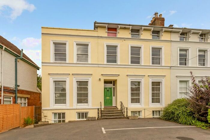 2 Bedroom Apartment To Rent In Old Bath Road Cheltenham, GL53