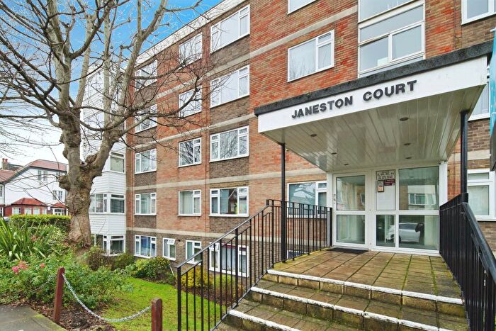 2 Bedroom Apartment For Sale In Wilbury Crescent, Hove, BN3