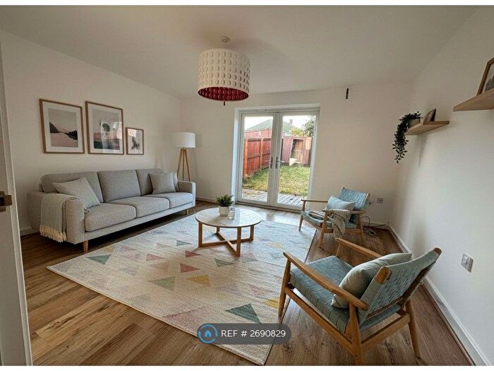 3 Bedroom Semi Detached House To Rent In Kirkstall Ave, Barnsley, S71