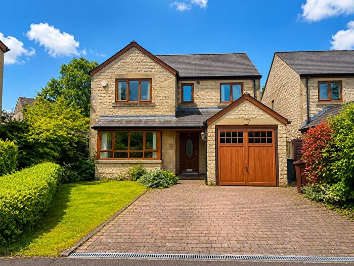 4 Bedroom Detached House To Rent In Hazelwood Close, Hadfield, Glossop, SK13