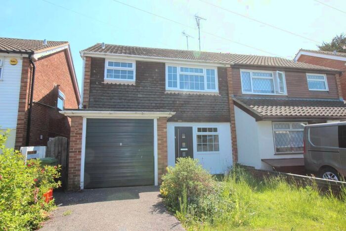 3 Bedroom Semi-Detached House To Rent In Kingley Close, SS12