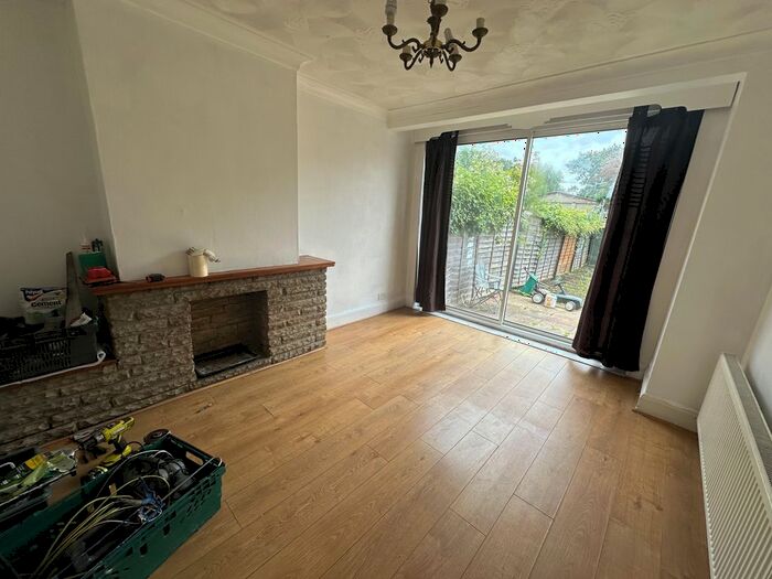 4 Bedroom Semi-Detached House To Rent In Jeymer Drive, Greenford, UB6