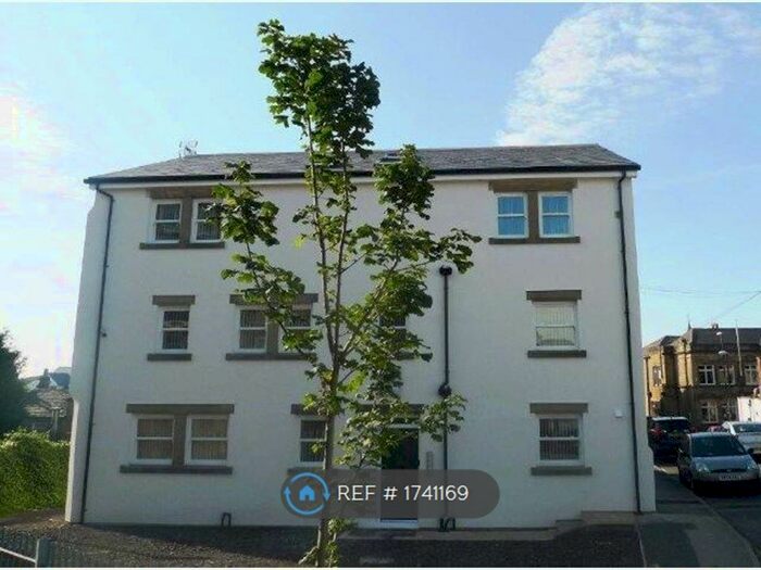 1 Bedroom Flat To Rent In Shamrock House, Pudsey, LS28