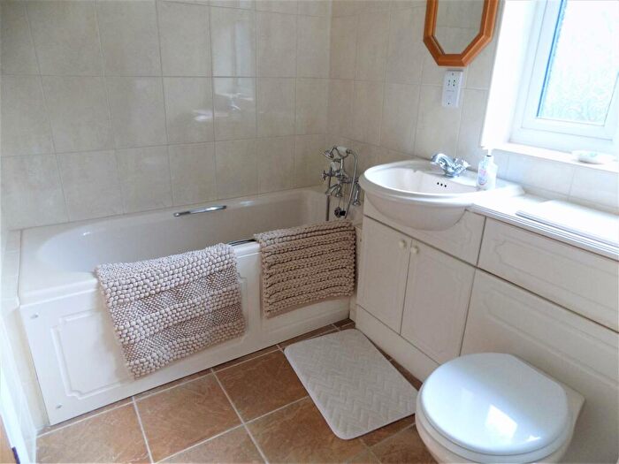 3 Bedroom Bungalow For Sale In Hawksworth Road, Syerston, NG23