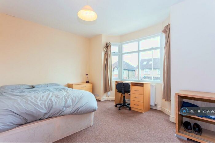 4 Bedroom Terraced House To Rent In Cricket Road, Oxford, OX4