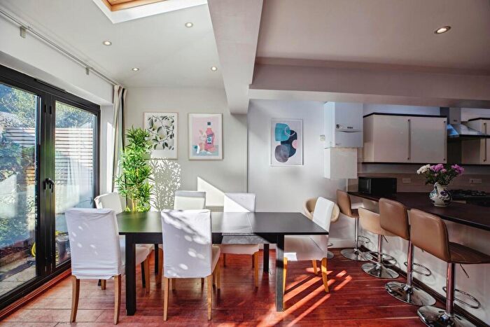 6 Bedroom Terraced House To Rent In Harberson Road, London, SW12