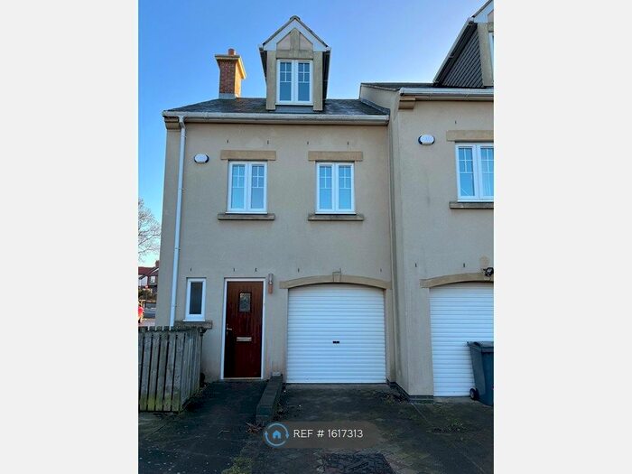 4 Bedroom End Of Terrace House To Rent In Churchill Court, Whitley Bay, NE25