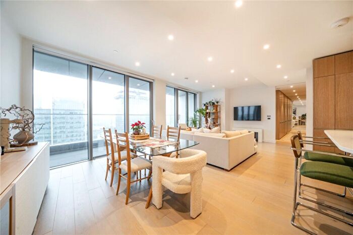 2 Bedroom Flat To Rent In Park Drive, London, E14