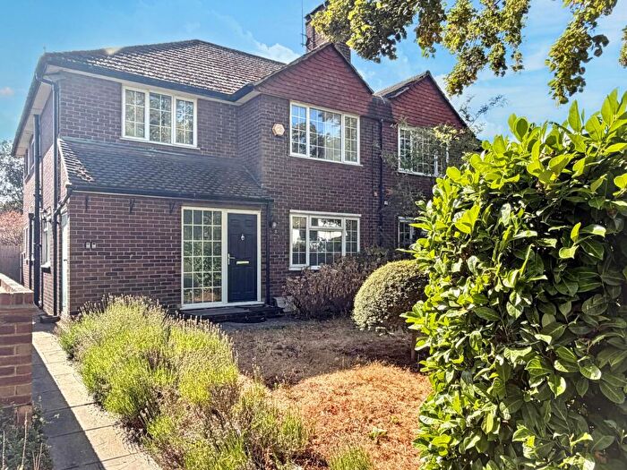 3 Bedroom Maisonette To Rent In Sugden Road, Thames Ditton, KT7