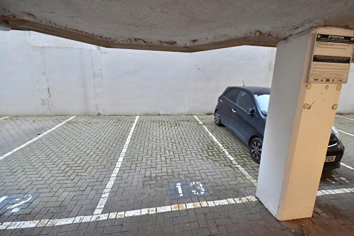 Garage / Parking To Rent In Russell Mews, Brighton, BN1