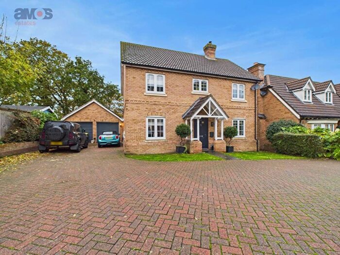 4 Bedroom Detached House For Sale In Etheldore Avenue, Hockley, Essex, SS5