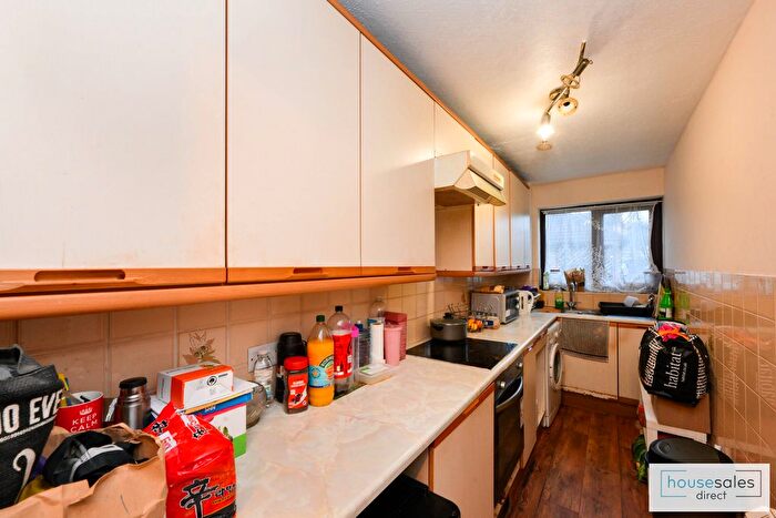 1 Bedroom Flat For Sale In Maple Leaf Court Cross Road, Waltham Cross, EN8