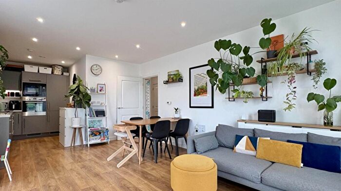 3 Bedroom Flat To Rent In Mahindra Way, London, E6