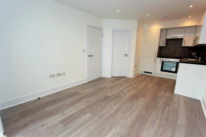 1 Bedroom Flat To Rent In Palace Gates, The Campsbourne, Hornsey N8