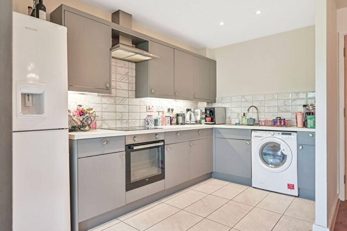 1 Bedroom Flat For Sale In Martlesham Walk, Edgware, London, NW9