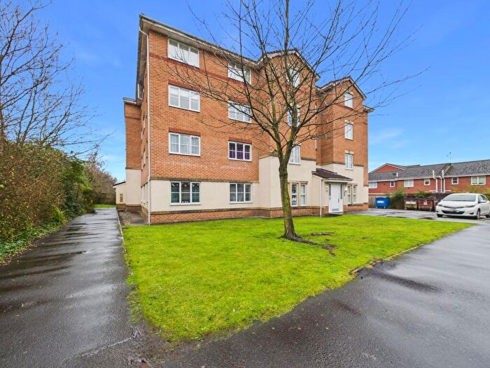 3 Bedroom Flat For Sale In Porterfield Drive, Tyldesley, M29