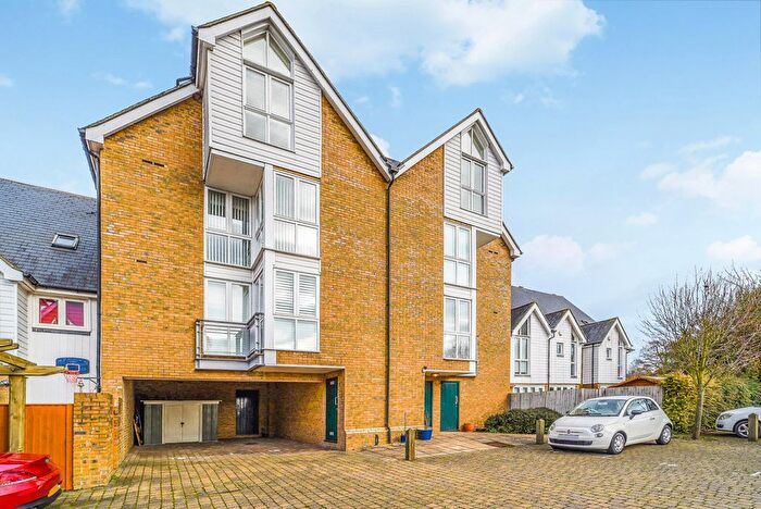 2 Bedroom Flat For Sale In The Street, Horton Kirby, DA4
